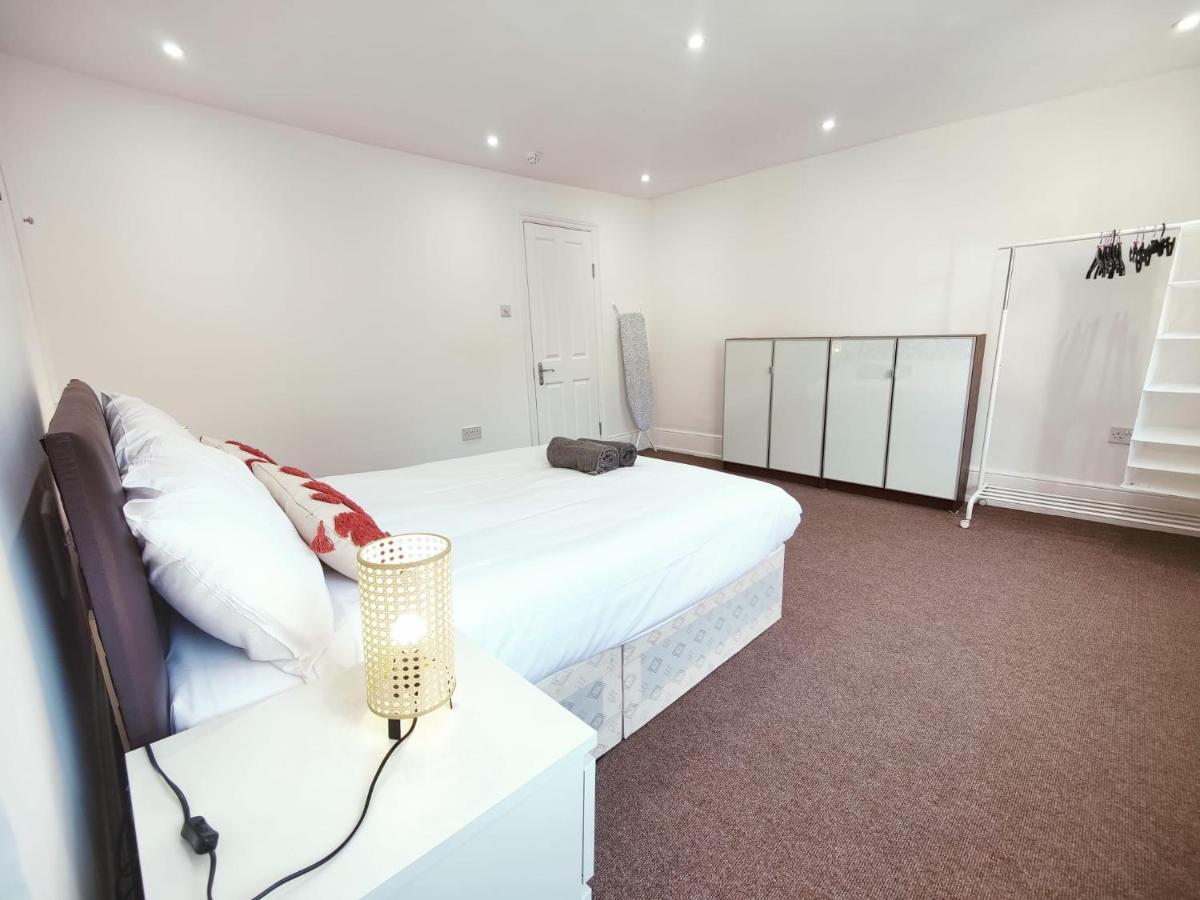 3 Bed Flat Close To Liverpool St & Brick Lane Лондон Екстер'єр фото