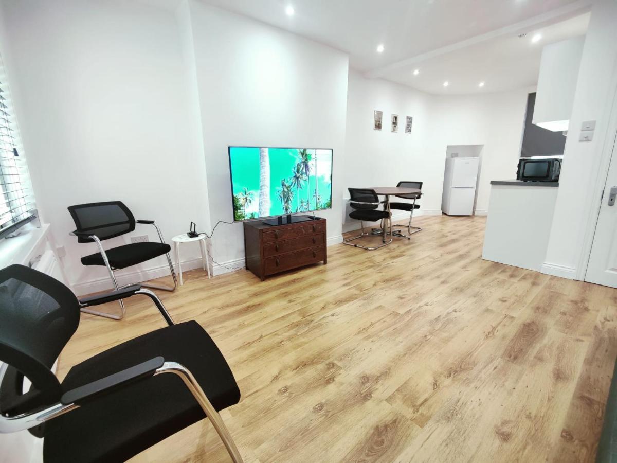 3 Bed Flat Close To Liverpool St & Brick Lane Лондон Екстер'єр фото