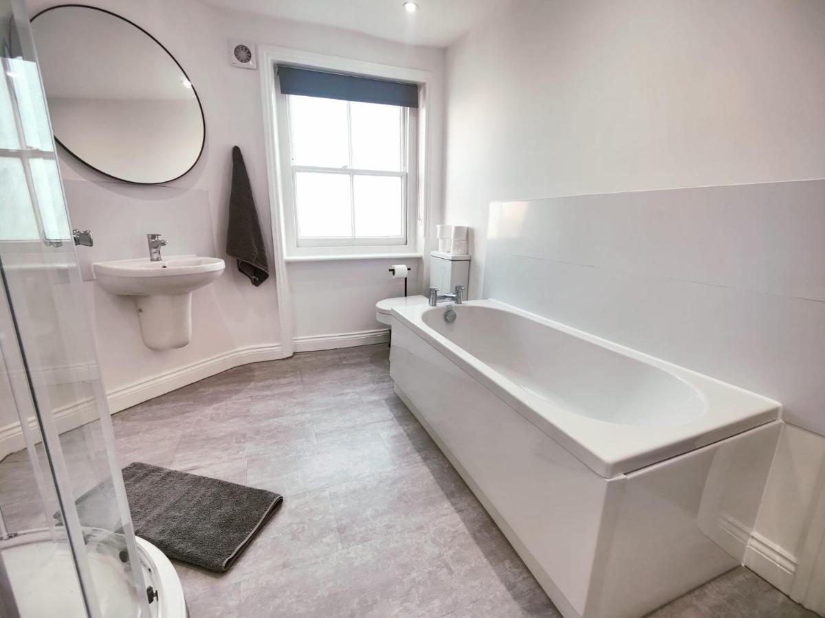 3 Bed Flat Close To Liverpool St & Brick Lane Лондон Екстер'єр фото